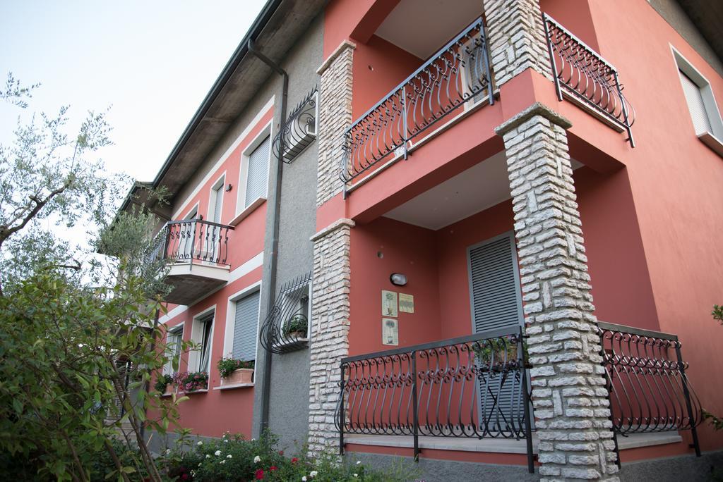 B&B La Dimora Del Garda Sirmione Bagian luar foto