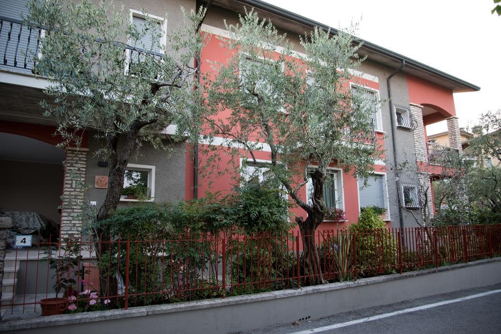 B&B La Dimora Del Garda Sirmione Bagian luar foto