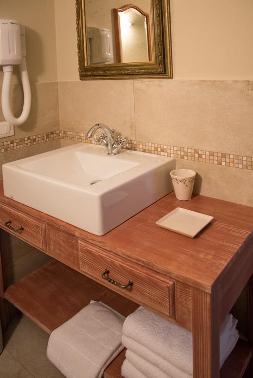 B&B La Dimora Del Garda Sirmione Ruang foto