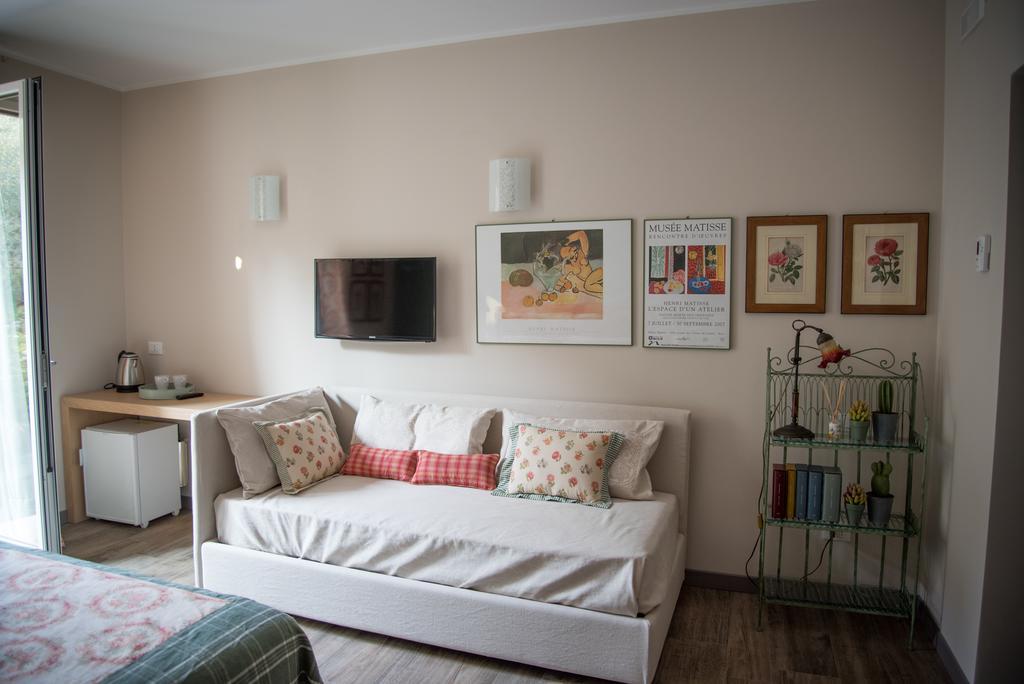 B&B La Dimora Del Garda Sirmione Ruang foto