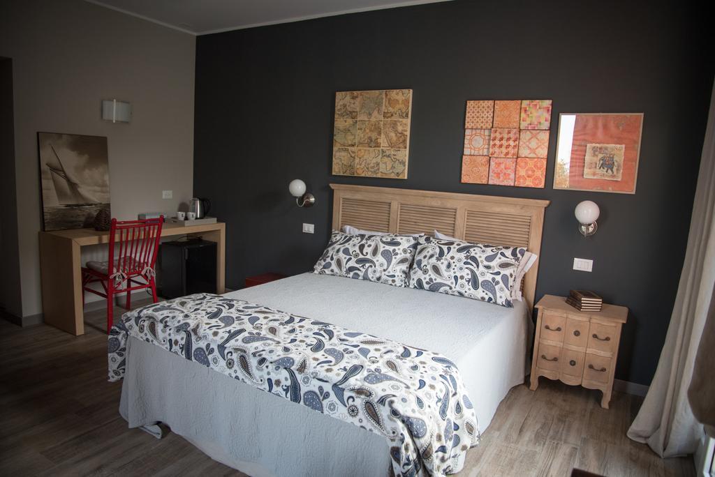 B&B La Dimora Del Garda Sirmione Ruang foto