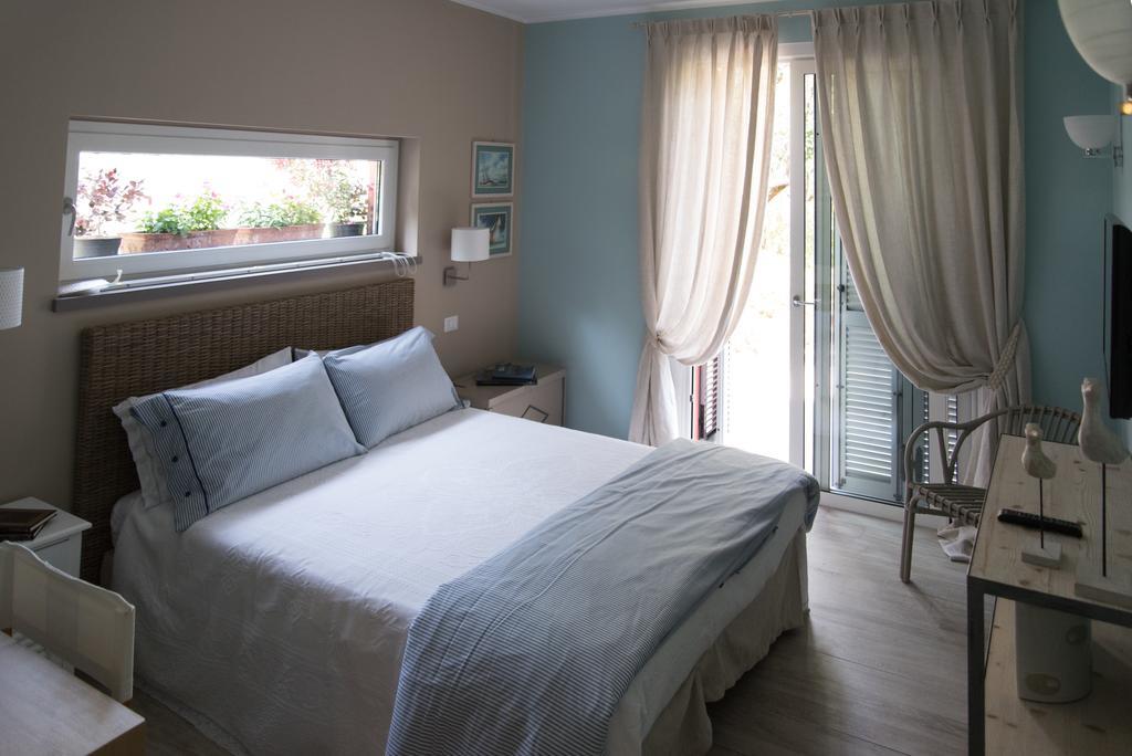 B&B La Dimora Del Garda Sirmione Ruang foto
