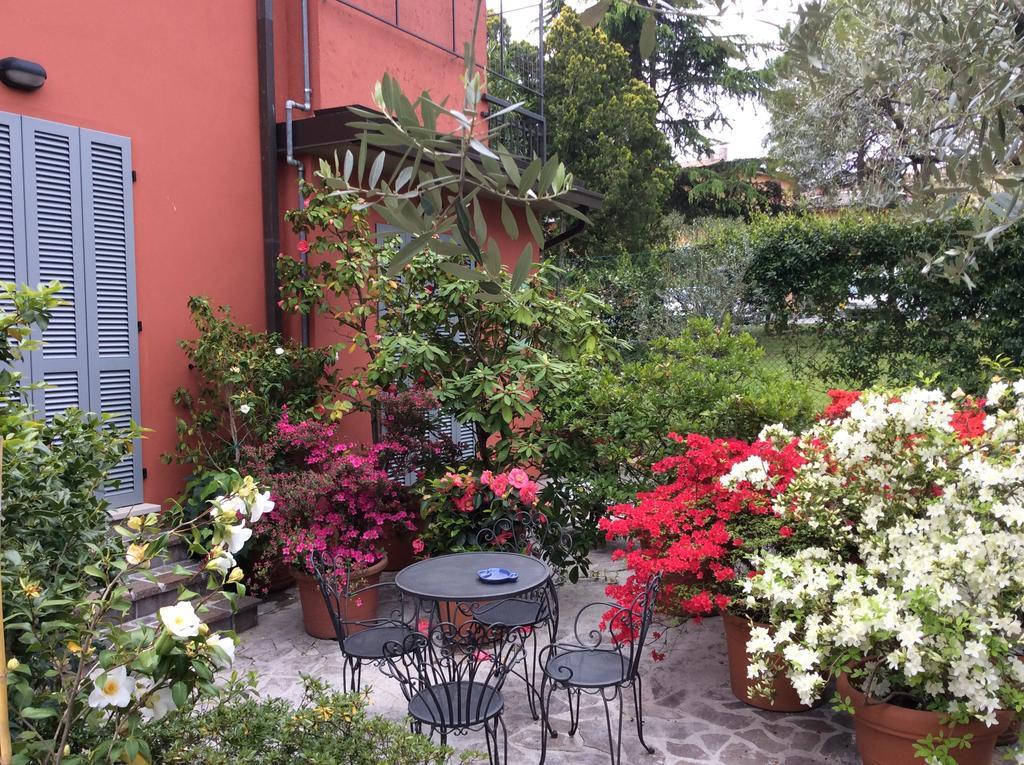 B&B La Dimora Del Garda Sirmione Bagian luar foto