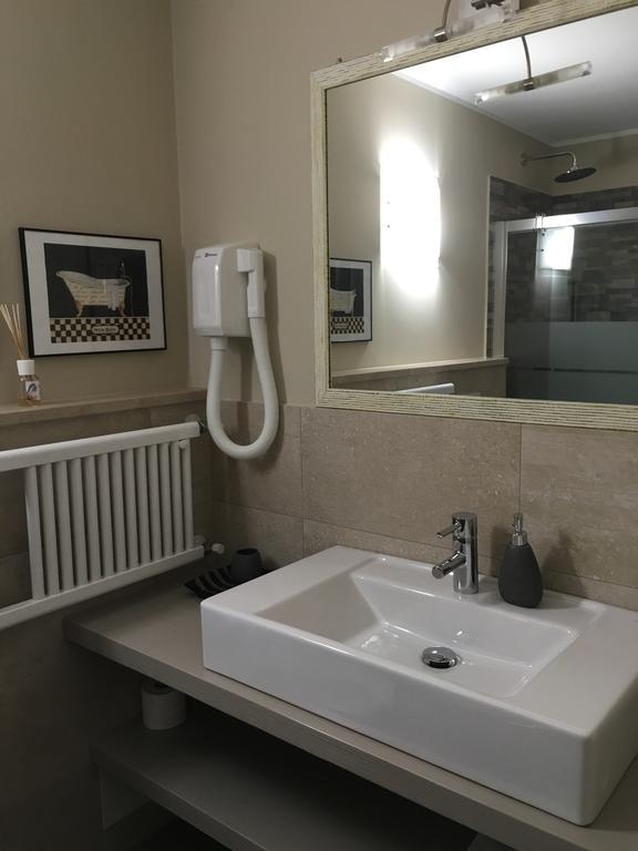 B&B La Dimora Del Garda Sirmione Bagian luar foto