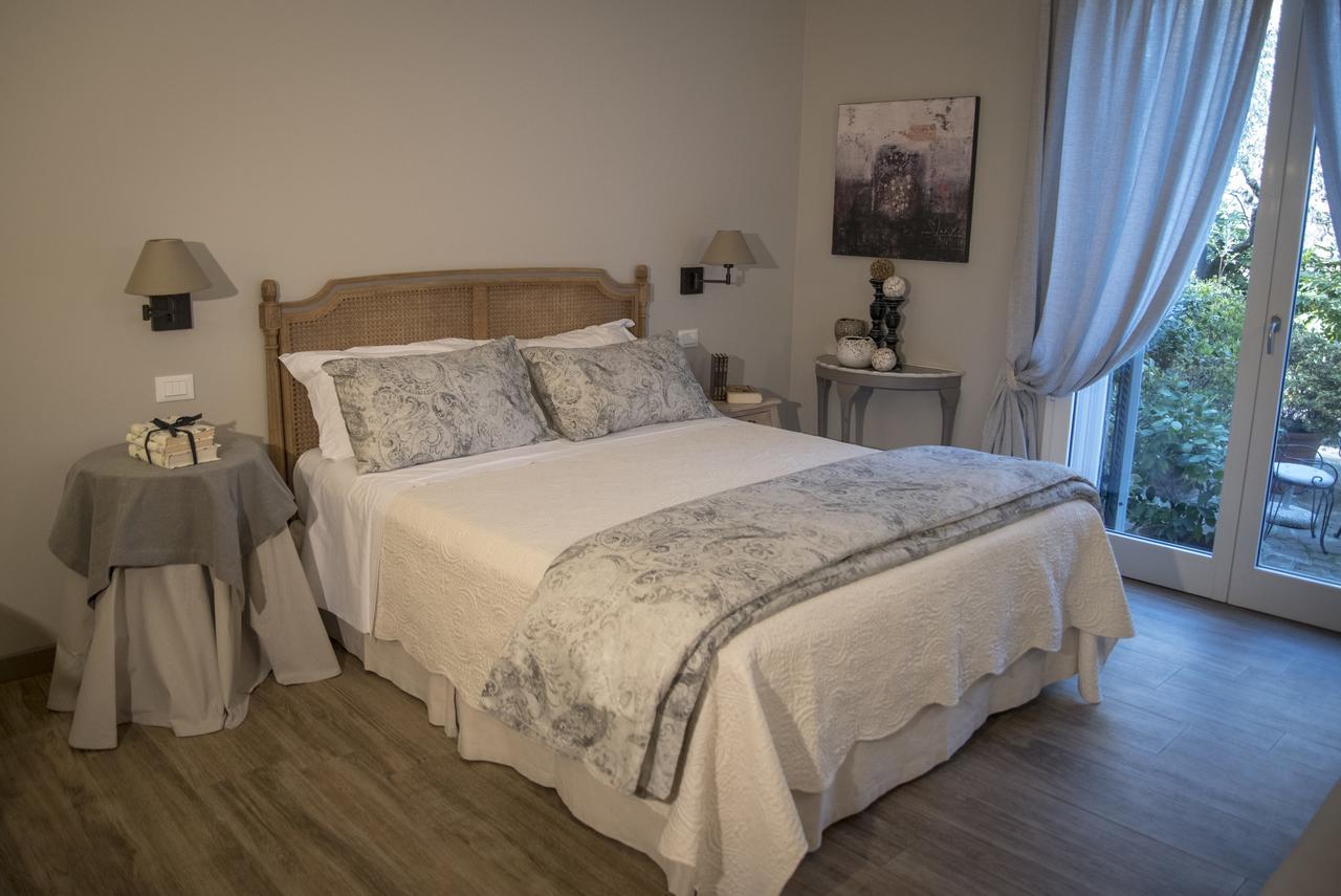 B&B La Dimora Del Garda Sirmione Bagian luar foto